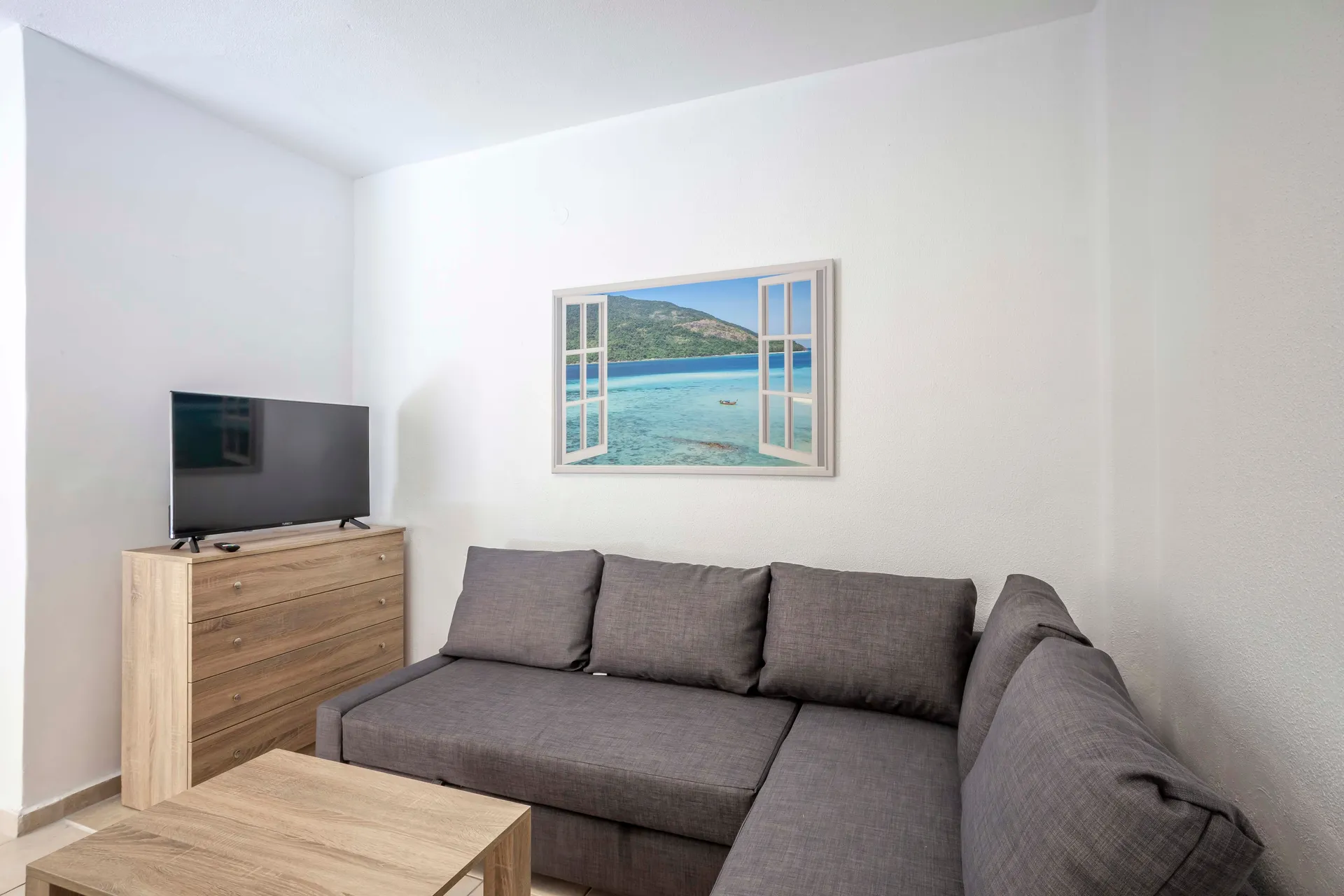 Tiara Holidays - Aris Luxury - 1 bedroom apartment - living room
